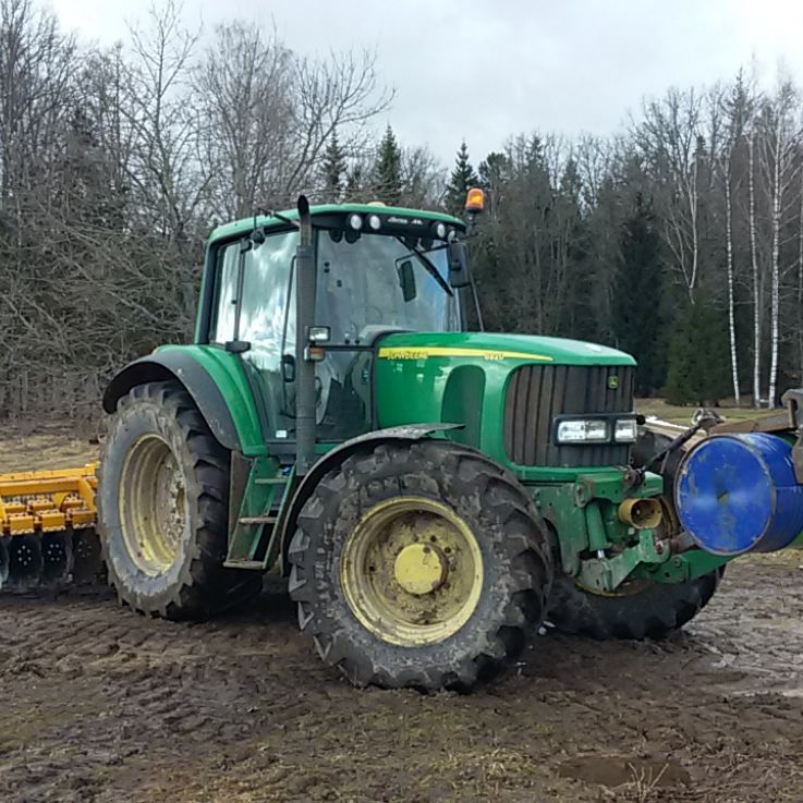 John Deere traktors un X25 sistēma